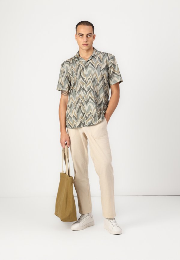 VANI HOMER SHIRT - Shirt - chevron3