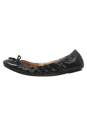 Schwarzer Ballerina-Schuh aus Leder mit abgerundetem Zehenbereich, kleinem dekorativem Schleifchen, elastischem Schaftrand und flacher Sohle mit leichtem Absatz.