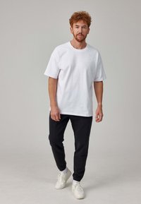 SNOCKS T-shirt basic - weiß