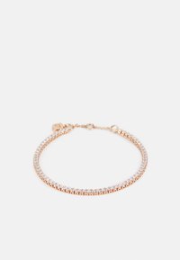 Bracelet en or rose ornée d'une rangée de cristaux transparents, avec une chaîne délicate et un fermoir ajustable pour un ajustement sécurisé.