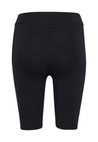 Czarne szorty rowerowe wykonane z elastycznego materiału, z wysokim stanem, gładką fakturą i długością do kolan, bez widocznych wzorów.
