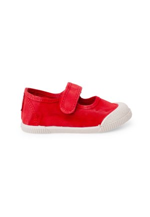 Chaussure en toile rouge pour enfants avec embout et semelle en caoutchouc blanc, avec une seule bride Velcro sur le dessus.