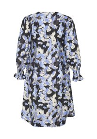 Vestido floral con un patrón en negro, blanco y azul, con mangas largas abullonadas y puños elásticos, hecho de tejido ligero.
