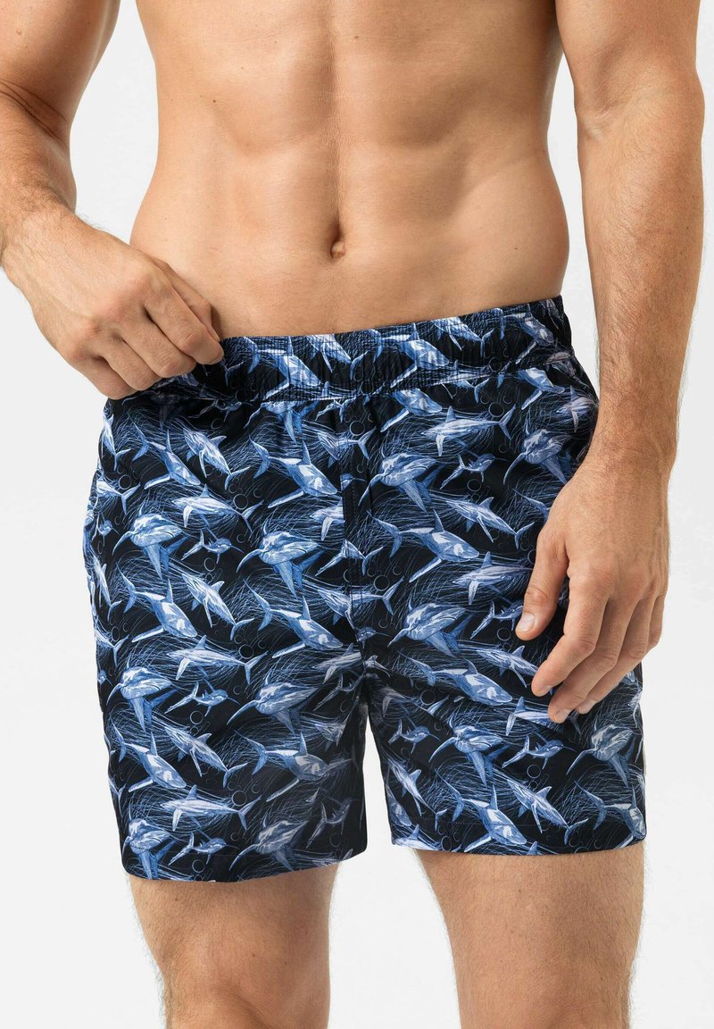 Blaue und schwarze Badeshorts mit Fischmuster, elastischem Bund und leichtem Stoff. Entwickelt für Komfort und Flexibilität.