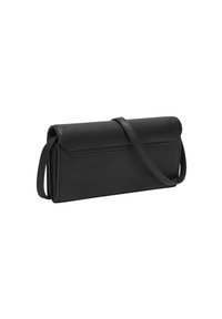 Czarna skórzana kopertówka o eleganckim, prostokątnym kształcie, z klapą na złożenie i regulowanym paskiem na ramię.