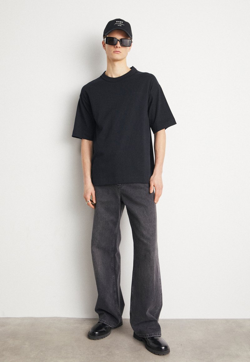 GANT LOGO - Jednoduché tričko - black