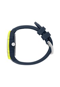 Reloj de silicona azul con un acento amarillo, caja redonda, bisel texturizado y un botón de presión plateado. Cuenta con dos bucles de goma en la correa.