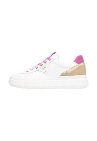 Sneaker bianca con lacci e accentuazione del tallone rosa. Presenta un pannello in suede dorato sul lato e una suola in gomma bianca testurizzata.
