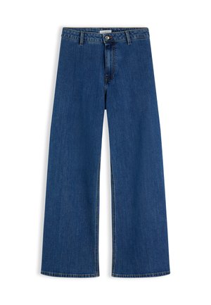 Jeans blu a vita alta con gamba larga, chiusura frontale con bottoni e cerniera, passanti per cintura e senza segni di usura o fantasie visibili.