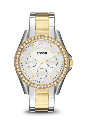 Fossil polshorloge met gouden en zilveren metalen band, kristallen bezette gouden lunette, witte wijzerplaat en drie subdials die dag, datum en 24-uurs tijd tonen.