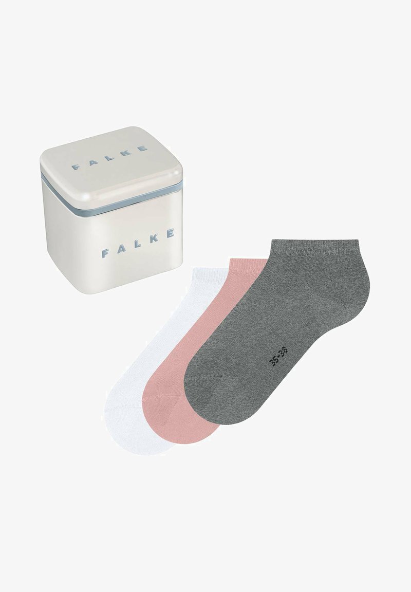 Das Falke-Socken-Set enthält drei Paar: graue, rosa und weiße Baumwollfußlinge. Verpackt in einer quadratischen, cremefarbigen Dose mit einem blauen Deckel und Logo.