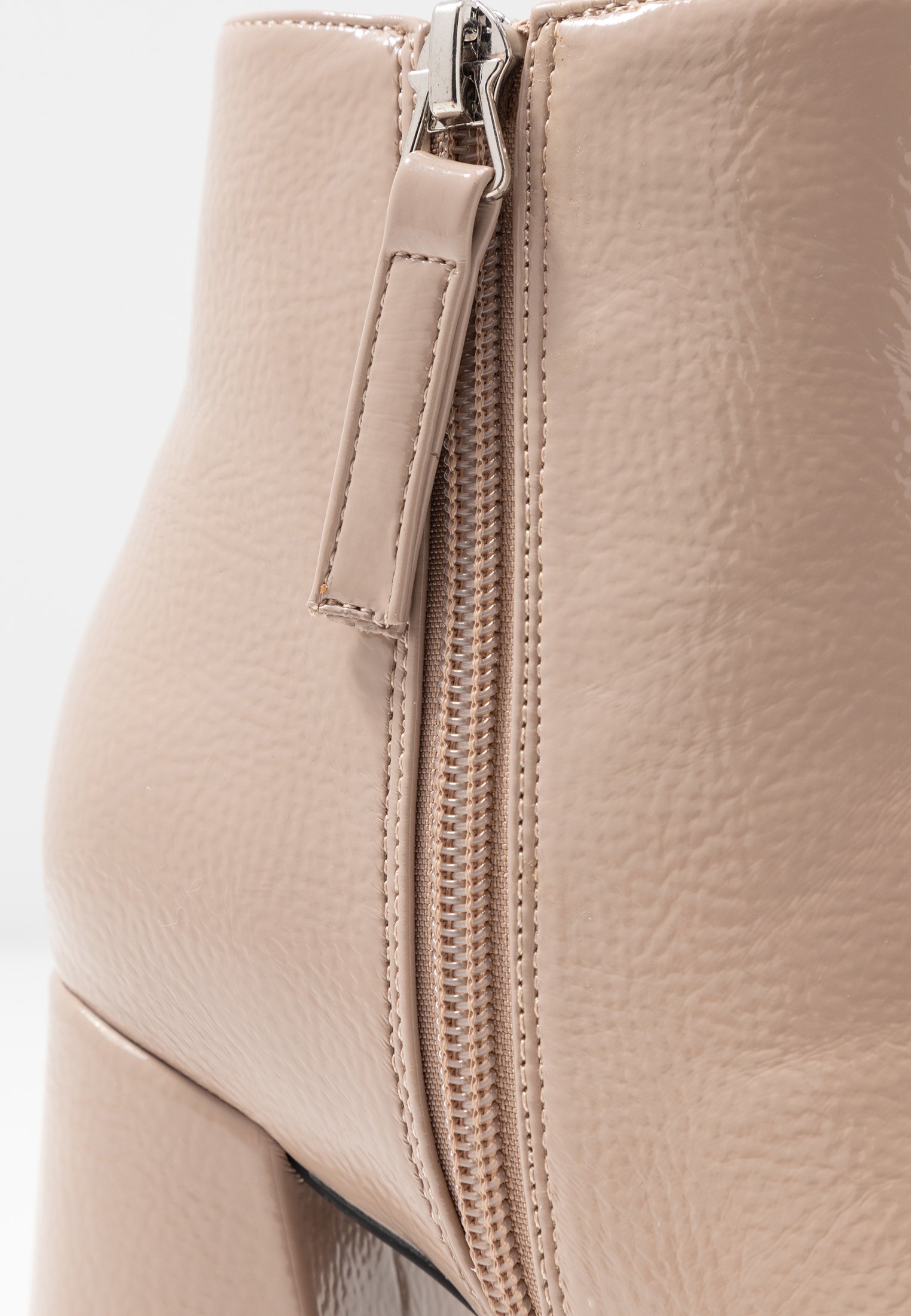 HACKNEY POINT Enkellaarsjes met hoge hak taupe HACKNEY POINT Enkellaarsjes met hoge hak taupe