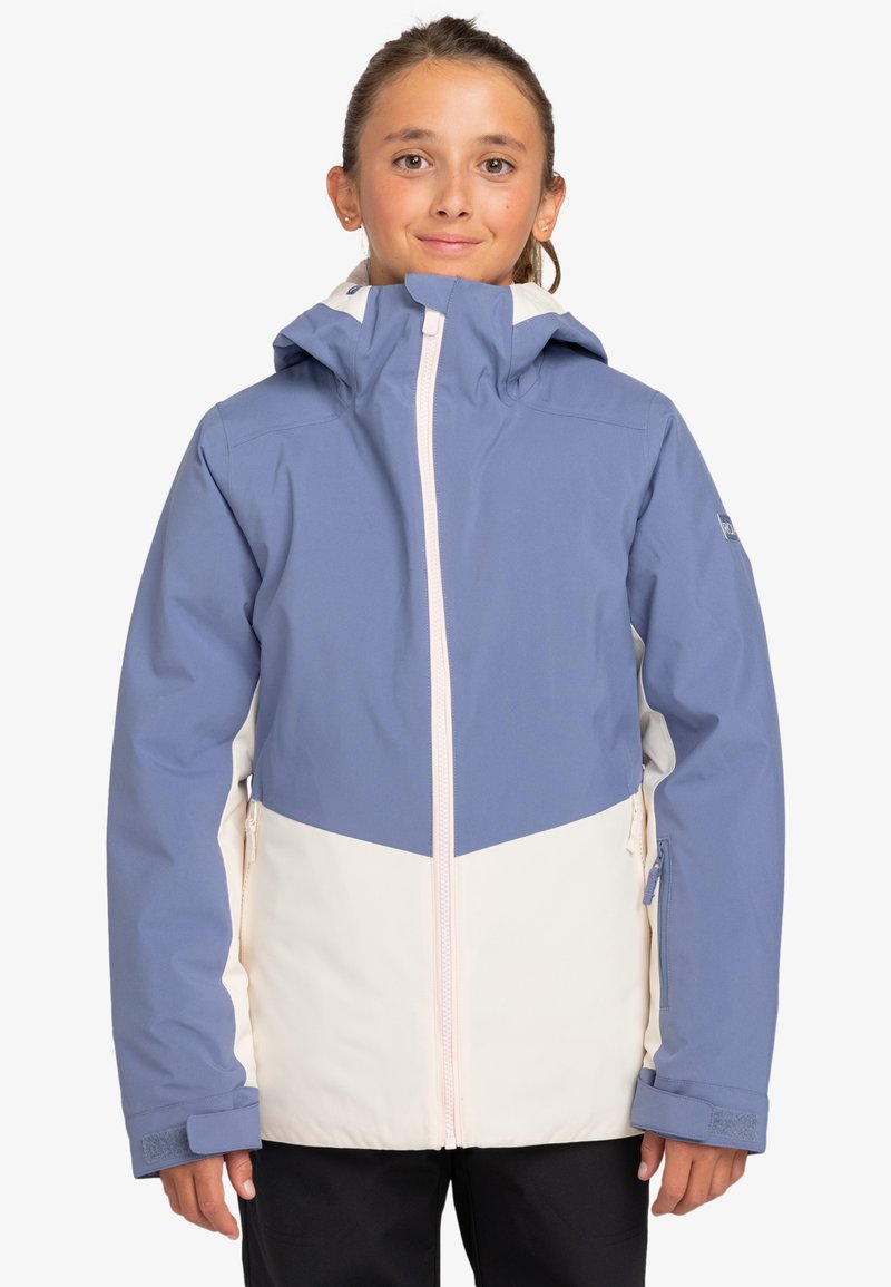 Lila-weiße isolierte Jacke mit Reißverschluss, verstellbarem Kapuze und Seitentaschen. Hat ein Farbblockdesign und eine glatte Textur.