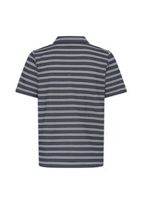 Polo-shirt à manches courtes en bleu marine avec des rayures blanches. Présente un col et un tissu texturé. Vue arrière montrée.