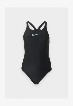 Sort enkelt stykke badedragt med krydsede skulderstropper og lyseblåt sprængt mønster Nike swoosh-logo på brystet.