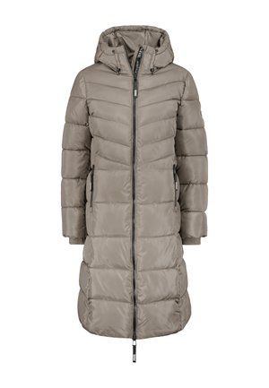 Gepolsterter langer Mantel in hellem Taupe mit Kapuze, Reißverschluss vorne und seitlichen Taschen. Texturierte Einsätze erzeugen ein steppfadenähnliches Erscheinungsbild.