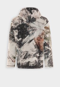 Hoodie met lange mouwen en een overal print van de aarde vanuit een satelliet, met clouds, oceanen en continenten in gedempte tinten.