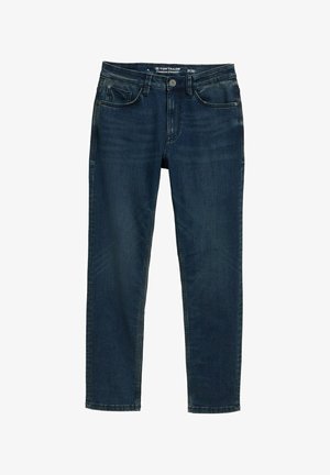 Sötétkék farmernadrág egyenes szabással. Öt zsebe van, cipzáras záródással és kontrasztos varrással a varratok mentén.