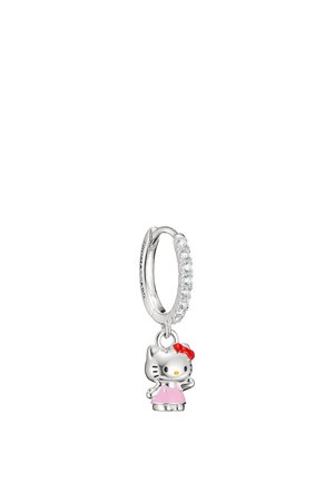 Silberner Creolen-Ohrring mit klaren Steinen und einem hängenden silbernen Hello Kitty Anhänger, der ein rosa Kleid und eine rote Schleife trägt.