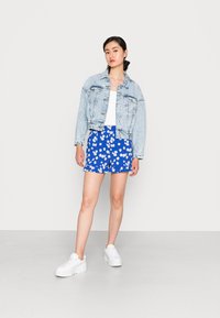 Vero Moda VMCATCH - Calções - dazzling blue