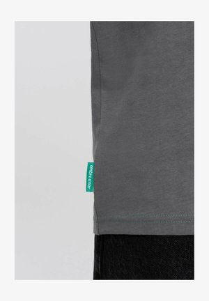 Ombre, Jednoduché tričko - grey