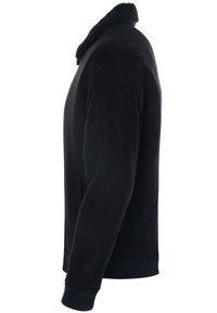 Črni umetni gamoški suknjič z mehkim, teksturiranim sprednjim delom, rebrastimi manšetami in ovratnikom podloženim z umetnim krznom. Bočni žep je viden.