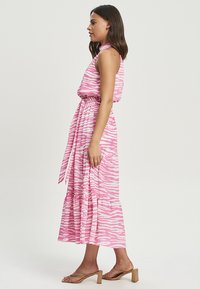 TUSSAH KARLIA - Dnevna obleka - pink zebra