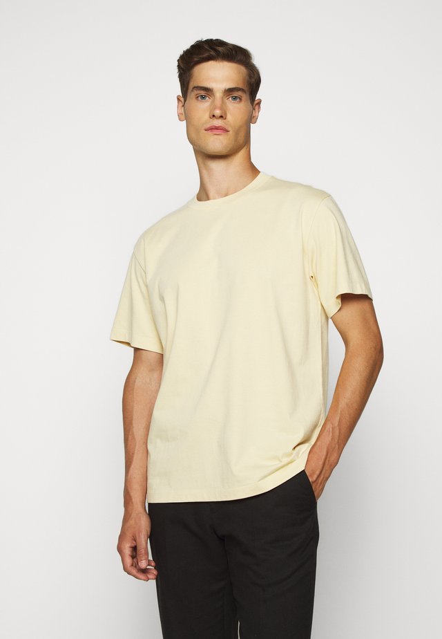 RELAXED TEE - T-shirt basique - banana leaf