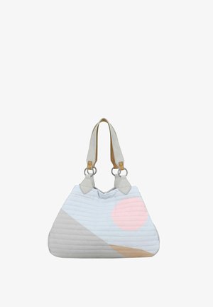 Borsa trapuntata con manici bianchi, caratterizzata da forme astratte in blu pastello, rosa, grigio e beige sul corpo.
