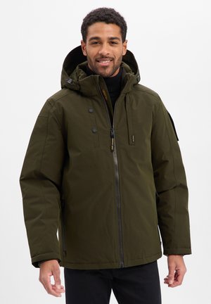 Olivgrüne, isolierte Jacke mit Reißverschluss vorne, verstellbarer Kapuze und mehreren Taschen. Verfügt über eine glatte Textur und eine lockere Passform.