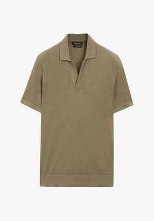 Kortärmad olivgrön pikétröja med öppen V-ringning, strukturerad bomullstyg och ribbad nederkant.