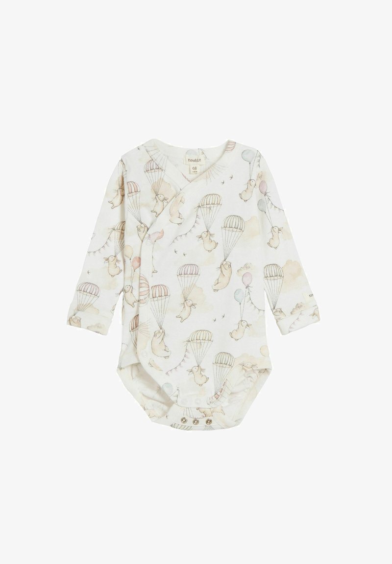 Langärmliger Babystrampler aus weichem, weißem Stoff, mit einem verspielten Kaninchenmuster, das Fallschirme und Ballons zeigt; mit Druckknopfverschluss im Schritt.