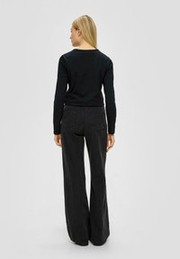 s.Oliver Langarmshirt - schwarz