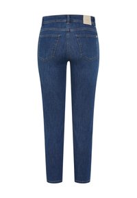 Donkerblauwe denim jeans met een getailleerde snit, twee achterzakken en een rechte pijpdesign, met een merklabel op de tailleband.