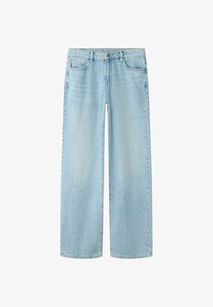 Hellblaue Denim-Jeans mit weitem Bein, vorderen Taschen, Gürtelschlaufen, Knopfverschluss und kleinen silbernen Nieten, die den Stoff verzieren.