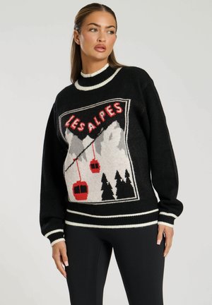 Schwarzer Pullover mit grafischem Design, das Berge, Bäume und rote Gondeln zeigt. Gerippte weiße Akzente am Hals und Saum. Weiche Stricktextur.