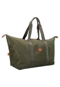 Borsa a spalla verde oliva realizzata in tessuto resistente, con due manici superiori, una chiusura con zip e una piccola etichetta in pelle sul davanti.