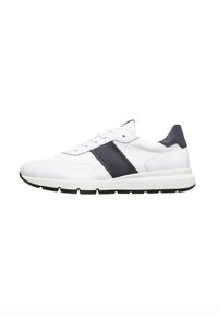 Sneaker bianca con accenti blu navy, dotata di un upper in pelle liscia, punta rotonda, chiusura con lacci e suola in gomma con motivo per una migliore aderenza.