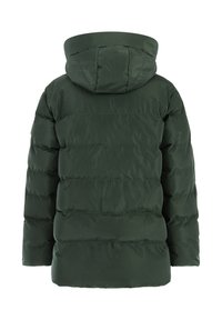 Grøn puffjakke med hætte, der har vandrette quiltingssektioner, en glat tekstur og justerbar hætte for ekstra varme.