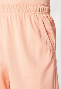 Nike Performance TOTALITY - Pantalón corto de deporte - apricot agate/black