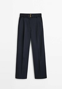 Pantalon bleu marine à jambe droite avec plis devant, poches latérales, taille élastique et petit détail de boucle dorée à la ceinture à la taille.