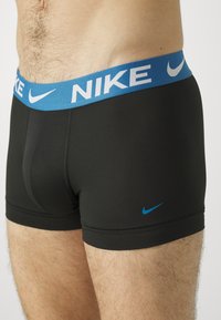 Nike Underwear ESSENTIAL TRUNK 3 PACK - Boxerbriefs - black/blue/pear/anthracite