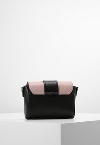 Guess TORI MINI CROSSBODY FLAP - Torba na ramię