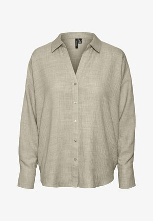 Svetlo béžová košeľa s gombíkmi vyrobená z textúrovanej tkaniny, so stojatým golierom, dlhými rukávmi a voľným strihom s viditeľným zapínaním na gombíky.
