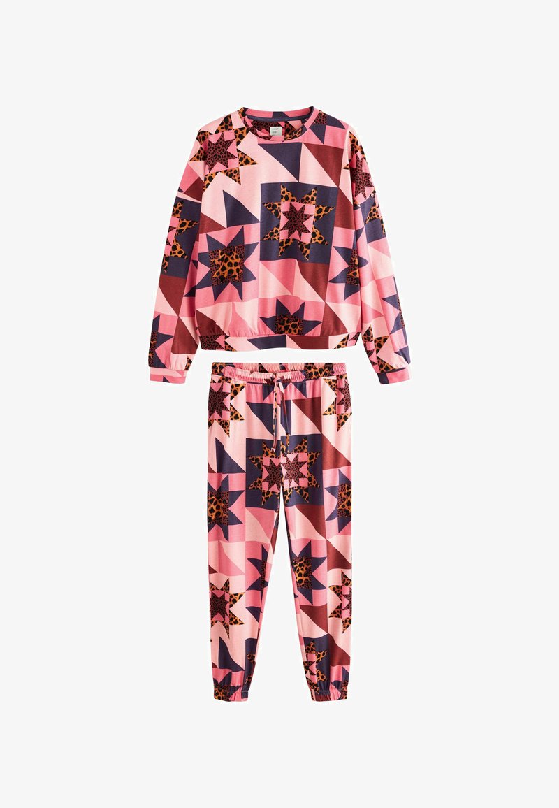 Set de loungewear roz și mov, cu modele geometrice de stele și accente de imprimeu leopard. Confecționat dintr-un material moale, cu manșete și talie elastică.