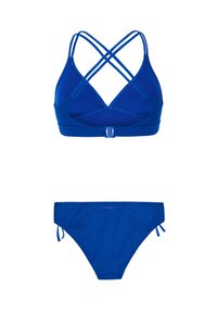 Plavi bikini set s trokutastim gornjim dijelom sa prepletenim trakama i rebrastom teksturom, uparen s odgovarajućim rebrastim donjim dijelom s vezicama.