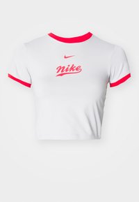 Nike Sportswear TEE - Marškinėliai su spaudiniu - light iron ore/fire red