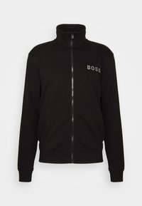 Mustat vetoketjulliset takki, jossa on korkea kaulus, ja vasemmassa rinnassa brodeerattu "BOSS"-logo. Valmistettu sileästä kankaasta, jossa on ribbauskankaiset hihat.