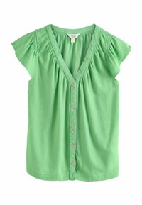 Blouse verte à manches courtes avec un col en V, présentée avec un devant à boutons, des détails froncés sur les épaules et un tissu doux et texturé.