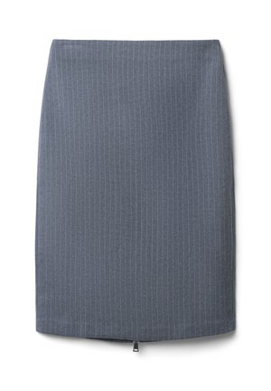 Jupe crayon grise à rayures de taille genou avec fermeture éclair au dos sur fond blanc.